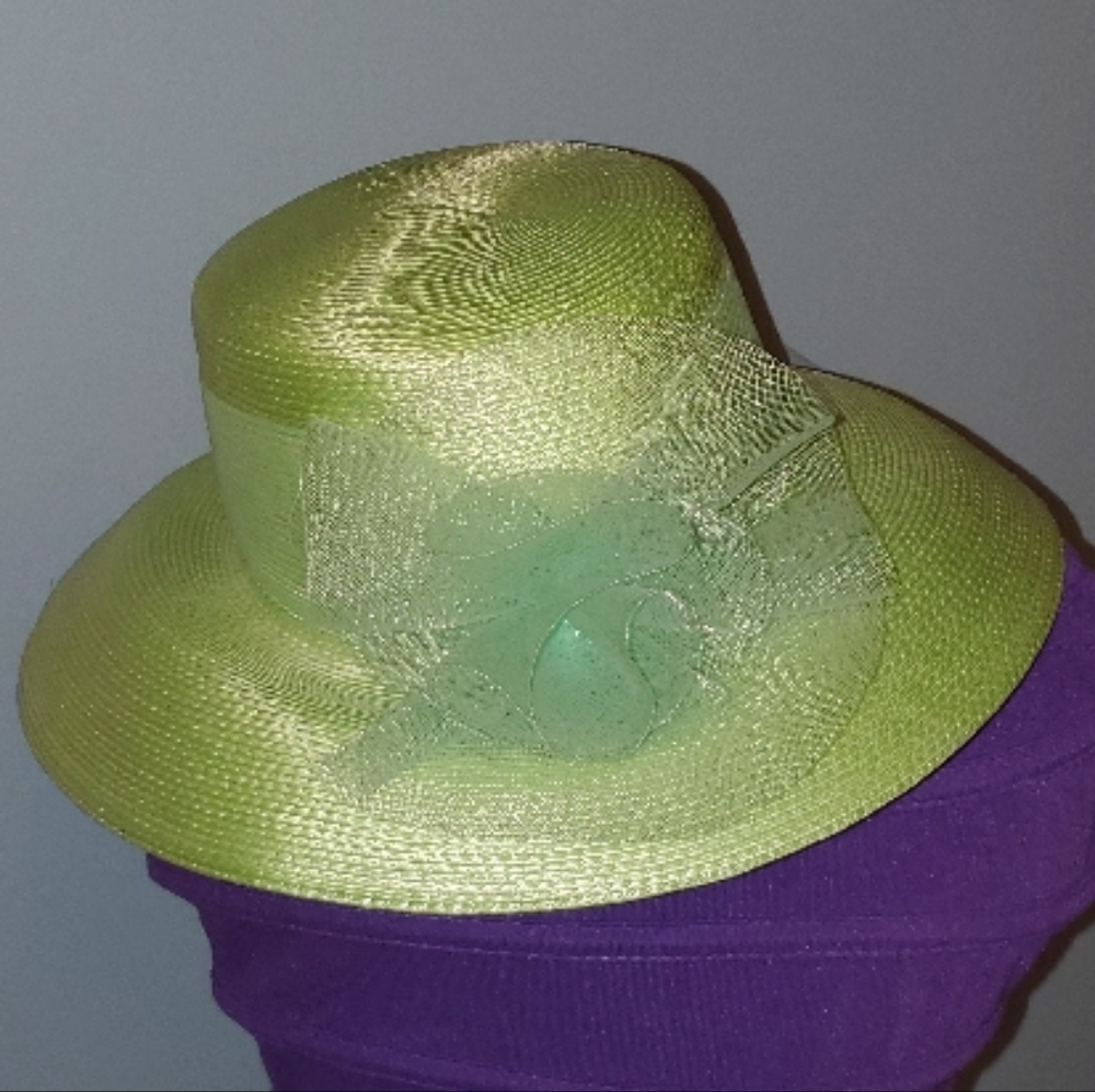 Vintage Ladies Tower Hill Lime Green Wide Brim Straw Hat